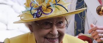 Non solo cappellini, ma veri e propri nel 2022, quando compirà 96 anni, sarà la prima in assoluto a festeggiare il giubileo di platino (70 anni). La Regina Elisabetta Compie 93 Anni 361magazine 361magazine