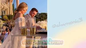 Por último, se informó que los invitados fueron llevados al lugar de la boda en carritos de golf, ya que el evento fue muy privado y con acceso restringido. 0dqp8phtkmmrfm