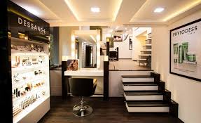 There are very few hair salons that cater to both men and women in an exclusive way. 10 Best Hair Salons In Mumbai Near You To Style Yourself