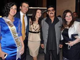 سامي عامري‏ @drsamiameri 20 ч20 часов назад. Ø¥Ù†Ù‡ Ø­Ù‚Ø§ ÙˆØ³Ø· Ø¹Ø§Ø¦Ù„ÙŠ Ø±ÙˆØ¨ÙŠ ÙˆÙ…ÙŠ Ø¹Ù…Ø± Ø²ÙˆØ¬Ø© Ø§Ù„Ù…Ø®Ø±Ø¬ Ø£ÙˆÙ„ Ø§