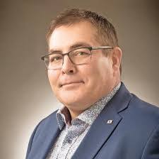 Perry Cote's Instagram, Twitter & Facebook