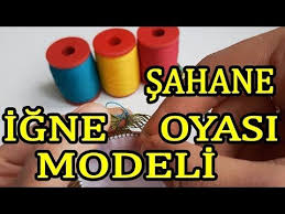 Duz Renk Tulbent Ve Yazma Uzerine Sahane Renk Uyumu Ile Birlesen Yeni Igne Oyasi Modeli Youtube Yazma Renkler Oya Ornekleri