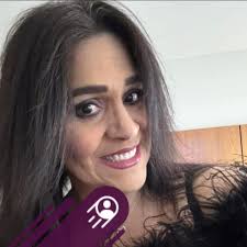 Un poco de comedia en español hoy... from my 2020 special #MalasDecisiones  (the separate & somewhat different Spanish version of my English special  #BadDecisions). Los dos todavía disponible en Netflix. #aaronhernandez  #comedy #