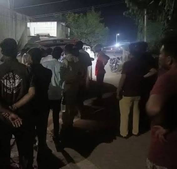 भरतपुर। वैर इलाके में क्रेशर संचालन को लेकर चल रहे विवाद के बीच पूर्व विधायक अतर सिंह भड़ाना के क्रेशर पर हमला करने का मामला। आरोप है कि ...
