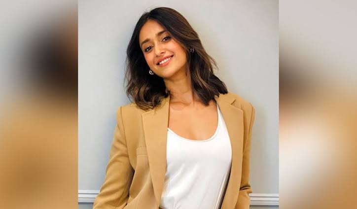 ఇలియానా డిక్రూజ్ మాతృత్వం - తెలంగాణా టుడేపై స్వీయ సందేహం గురించి విప్పింది