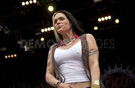 Another Fine Picture Of Beth Hart Beth Hart Pink And Husband Singer