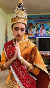 Happy Lao New Years It Was Amazing To Pass Down The Crown This Year The Girls Competing Were Friendly In 2020 Laos Temple Laos Culture Lao New Year