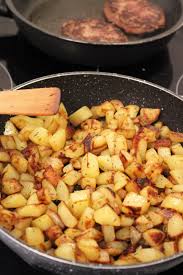 Pommes De Terre Sautees De Ma Grand Mere Caro Est Dans La Cuisine Pommes De Terre Sautees Pomme De Terre Recettes De Cuisine