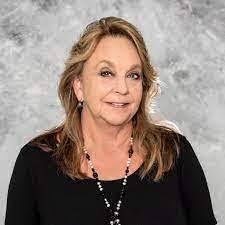 Noelle Browning's Instagram, Twitter & Facebook