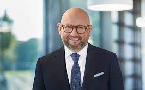 Companies with huge profits pay some huge salaries to top executives. Geschaftsfuhrung Alphabet