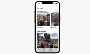Ios 15 在 facetime 视频通话中推出了 shareplay、使用设备端智能技术的实况文本、重新设计的通知等多项新功能。 使用 ios 15，用户只需举起 iphone，地图就能生成高度精确的位置，透过增强现实提供详细的步行导航。 4yc5xatxuyajsm