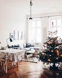 God Jul Der Scandi Style Verleiht Jeder Weihnachtstafel Moderne Eleganz Fur Ein Stimmungsvolles Festessen Weihnachten Wohnzimmer Dekor Gemutliche Weihnachten