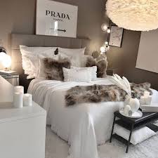 Best 27 Room Decor Bedroom Design Ideas For Your Inspiration Apartment Bedroom Decor Decorating Small Spaces Apartments Elegant Bedroom