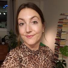 Samantha Gee's Instagram, Twitter & Facebook