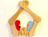 Un presepe facilissimo da realizzare, che è sia una cartolina, sia un regalo, ma anche una decorazione per la casa: Piccolo Presepe Da Appendere Cose Per Crescere