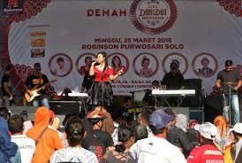 Nusantara building industries demak, grobogan. 6 Biduan Dangdut Menggoyang Solo Dalam Konser Demam Lida