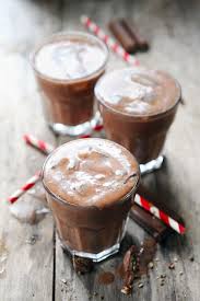 Dorian Cuisine Com Mais Pourquoi Est Ce Que Je Vous Raconte Ca Smoothie Miaou Miaou Pour Les C Smoothie Banane Chocolat Smoothie Recette Boissons Smoothie