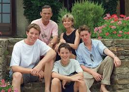 Eddie redmayne mother, patricia is busy in relocation business. Eddie Redmayne Biography Life Story Career Wife Height And Weight 2021