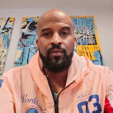 Between these two lead singers. Who's the best vocalist..