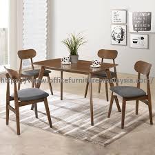 50 model meja makan jati jepara modern, meja makan jati jepara, meja makan ukir jati jepara 24 contoh ide meja kursi kayu minimalis dan klasik untuk ruang makan sebagai inspirasi untuk anda. Meja Makan 4 Kerusi Desainrumahid Com