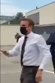 Macron walked up to the man and touched his arm for a photo op thinking he was a supporter. Sgjf6ssm972qem