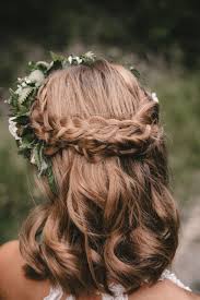 style shoot spessartliebe heiraten mit braut de brautfrisur brautfrisuren mit blumen frisur blumenkranz