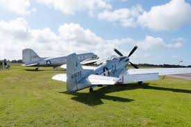 L'aviation accompagne les forces blindées et mécanisées, les soutenant de ses feux et luttant pour ravir à l'ennemi la maîtrise du ciel. Lessay Manche Plus De 50 Avions De La Seconde Guerre Mondiale Pour Le D Day