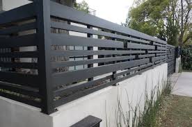 Custom Fence Wooden Fences Driveway Gates Los Angeles Harwell Design Fences Driveway Gates L In 2020 Balkon Gelander Design Balkonentwurf Modernes Zaun Design
