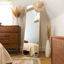 Minimalist Boho Bedroom Ikea Gold Wooden Curved Edged Floor Mirror Ikornnes West Elm Target Pampa Yatak Odasi Ic Tasarimi Tasarim Ic Mekanlar Yatak Odasi Basit