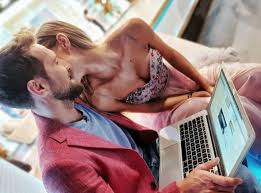 Frumoasa gabriela prisăcariu este un model foarte apreciat din țara noastră. Dani OÈ›il Filmat In Pat De Iubita Lui Ce Ii FÄƒcea Gabrielei PrisÄƒcariu In AÈ™ternut Video Impact