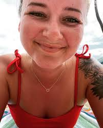 Allison Capps's Instagram, Twitter & Facebook