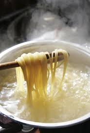 7 ricette estere che uccidono la pasta. Come Riutilizzare L Acqua Di Cottura Della Pasta Non Sprecare