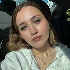 Tania Blake (@_taniablake)