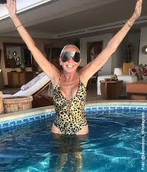Laura bozzo was born on august 19, 1951 in callao, peru. Laura Bozzo Poso En Vestido De Bano Y Parece Querer Hacer Las Paces En Mexico Vibra