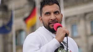 Alle nachrichten und informationen der f.a.z. Neues Video Attila Hildmann Starkt Dem Wendler Den Rucken Promiflash De