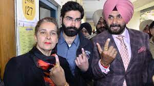 Punjab navjot singh sidhu meets cm amarinder singh over 39 chai pe charcha 39. Video Cong Win In Punjab Will Be My Gift To Sonia Rahul Priyanka Sidhu Hindustan Times