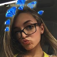 Michaela (@MichaelaSciacca)