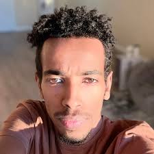 Sally Leong (@_sallyleong_)