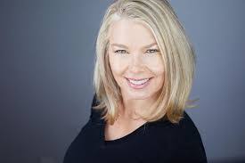 Lori Ritchie's Instagram, Twitter & Facebook