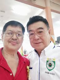 01/11/25, 7:05 PM]  出席沙令华小董事部及家协就职典礼及周董事长卸任董事长晚宴。恭贺好友吴令富先生任新董事长，也恭贺老友政源任署理董事长。谢谢好友政源的邀约，也谢谢和龙和蒋主席的接送。看见好多久未见面的老友。也祝我的好友周董事长卸任后有更多时间享受人生  ...