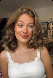 Exploring 50s Music with Curly Hair Inspiration