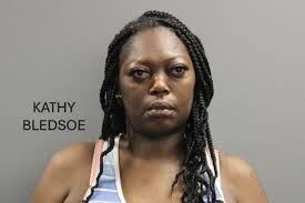 🚨 INSANE MELTDOWN AT McDONALD'S IN ILLINOIS What started as a teen  refusing to take out the trash turned into a shooting, an assault, and  charges for BOTH women involved. 📍 Belleville,