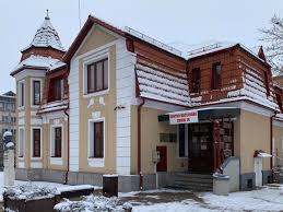 Ambulatoriul integrat îsi desfăşoară activitatea cu 25 cabinete medicale care oferă servicii de specialitate. Policlinica Bistrita Home Facebook