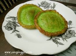 Cara membuat tepung beras adalah dengan menumbuk beras putih sampai halus. Kuih Muih Tradisional Melayu