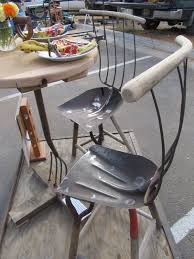 Chairs And Table From Old Tools 1001 Gardens Icatlar Ahsap Palet Degistirilmis Mobilyalar