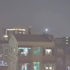 Restauranteros pidieron ampliar horarios hasta las 22:00 horas. Cape Diamond On Twitter Photo Of A Man In Cacerolazo Making Noise By Banging Pots On The Roof Of The Building During The Civil Disobedience Movement Today Against The Military Coup In