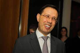 Aprenda finanças e investimentos com os melhores: Bilionario Carlos Wizard Que Lidera Grupo Para Comprar Vacina Diz Que Nao Ve Logica Em Doar Para O Sus 12 03 2021 Painel S A Folha