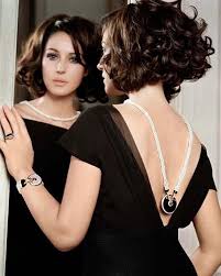 Another question is whether short haircuts are compatible with wavy hair. 16 Short Hairstyles For Thick Curly Hair Crazyforus