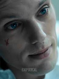 young 011 be listening to Henrys' speech and she only knows few words lol  || #strangerthings #strangerthingsedit #001 #henrycreel #vecna  #elevenhopper #011 #fyp #foryoupage #fypシ