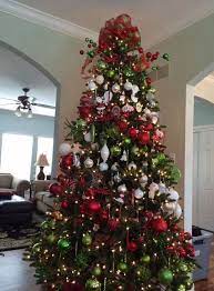 100 Festive Christmas Tree Ideas That Ll Make The Christmas Cheer Even More Vibrant Hike N Dip Pretty Christmas Trees White Christmas Trees Christmas Tree Inspiration